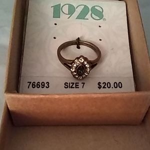 1928 Ladies Ring. Size 7.